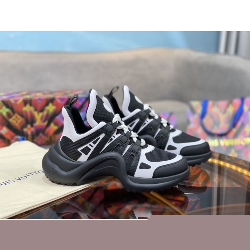 l**is V*t*n sneakers